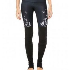 NWOT Alo gypset goddess legging black butterfly XS